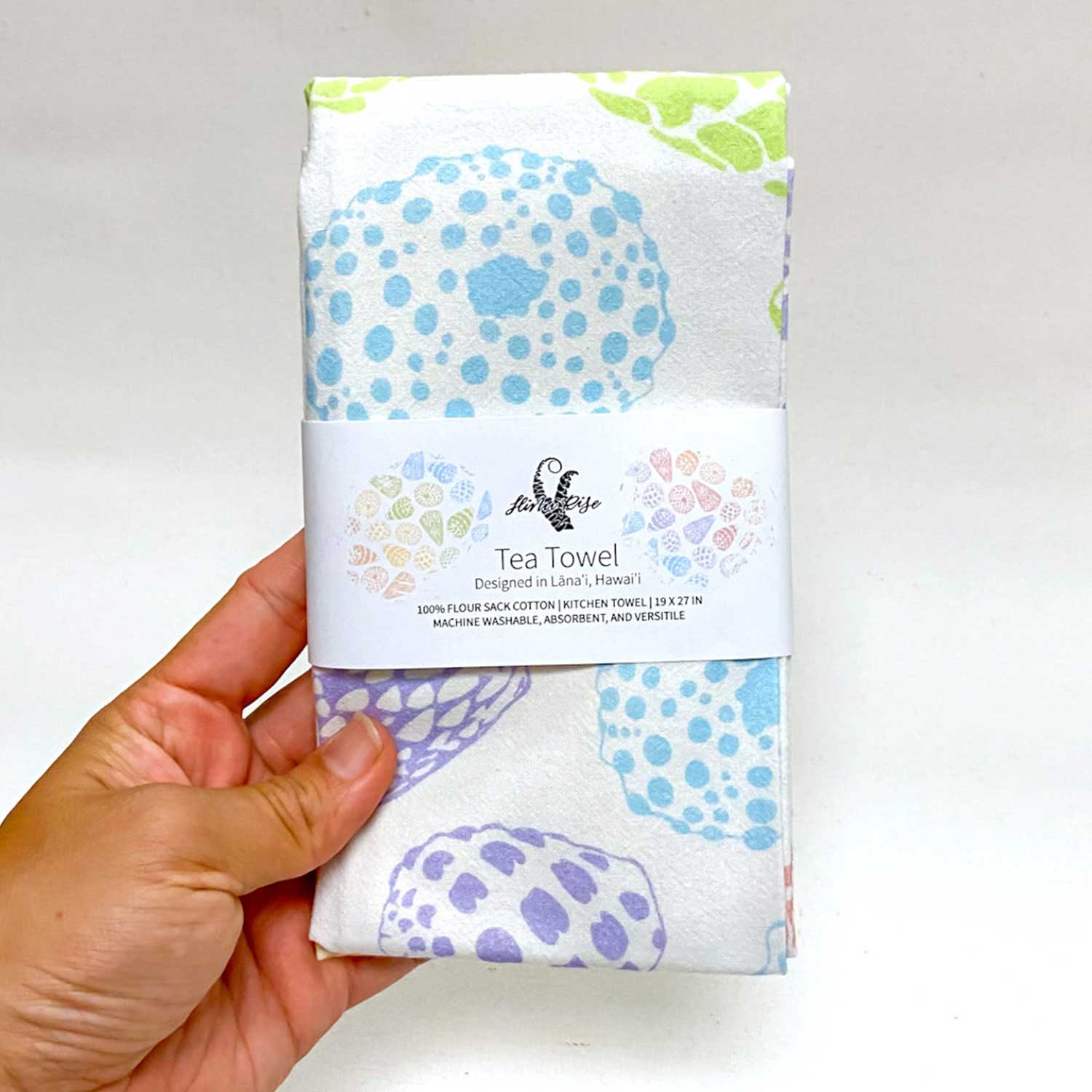 19" x 27" Cotton Flour Sack Tea Towel - Rainbow Shells