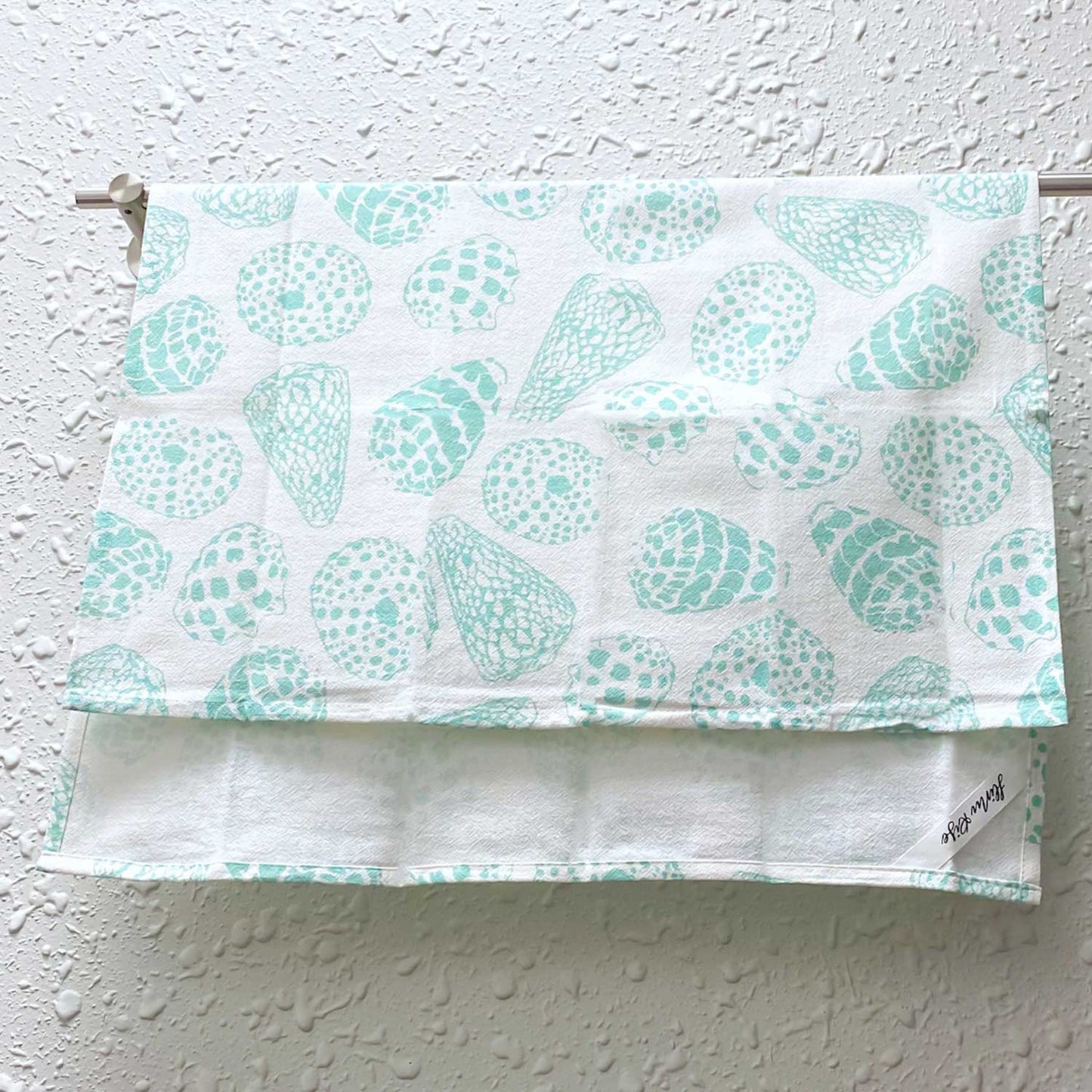 19" x 27" Cotton Flour Sack Tea Towel - Ocean Shells