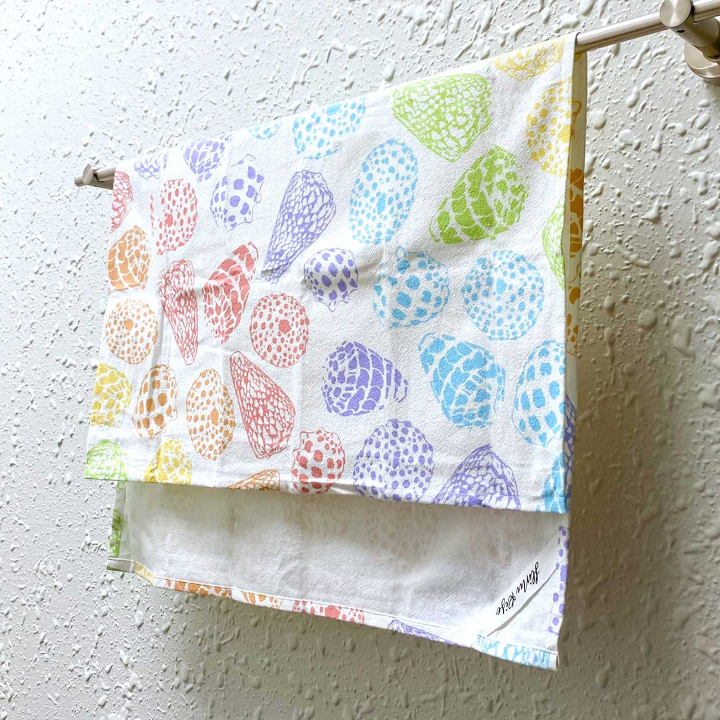 19" x 27" Cotton Flour Sack Tea Towel - Rainbow Shells