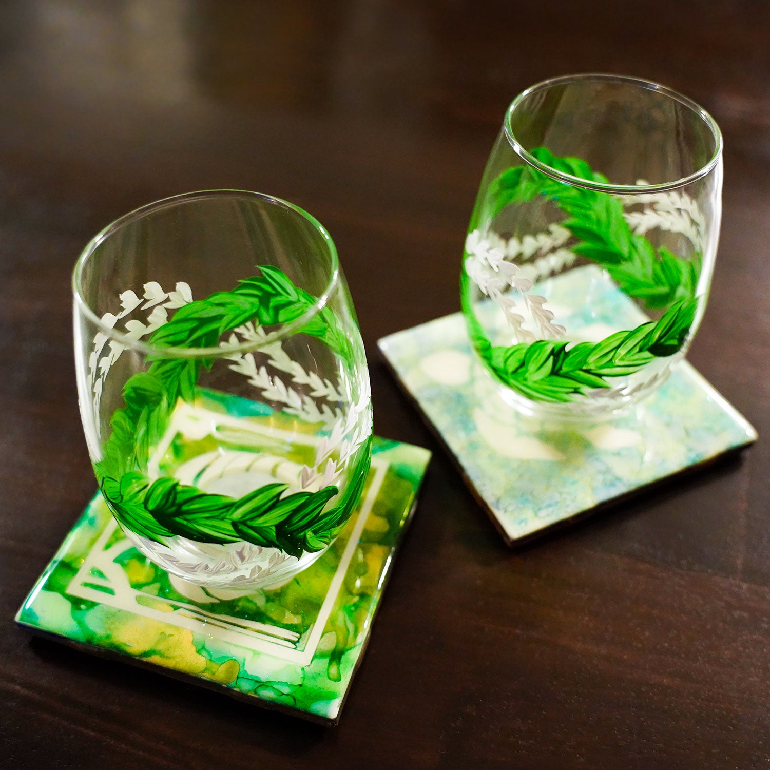 Hand-Painted Stemless Wine Glass Tumbler - Maile & Pīkake