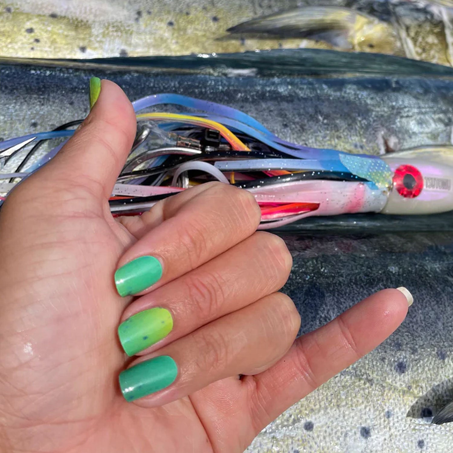 Long-Lasting Gel Nail Strips - ʻĀina Inspired Mahimahi Design